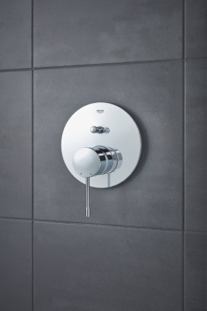 смеситель_однорычажный_для_ванны_grohe_essence__круглая_розетка__хром__24058001__4.jpg