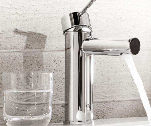 смеситель_для_раковины_с_донным_клапаном_и_низким_изливом_grohe_essence__хром__32898001__2.jpg
