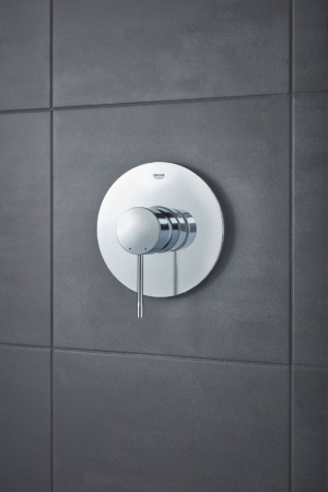 смеситель_однорычажный_для_душа_grohe_essence__круглая_розетка__хром__24057001__3.jpg