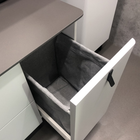 тумба_умывальник_comforty_сорренто_90н_светло_серый_с_черной_столешницей_c_раковиной_comforty_9110_8.jpg